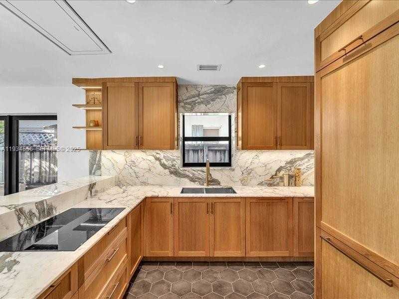 920 W 47th Ct - Photo 6 of 24