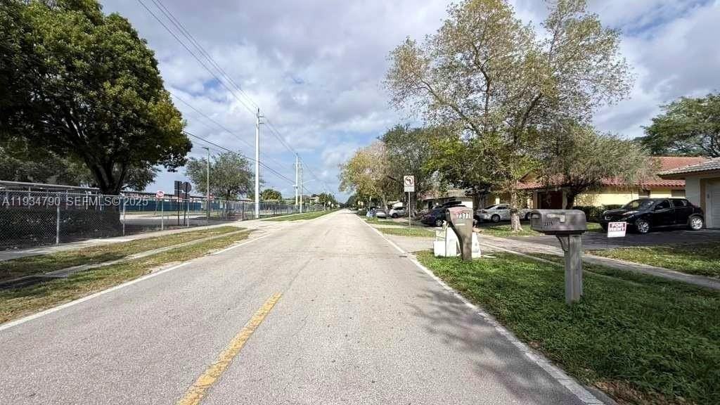 2377 Nw 123rd Ave - Photo 2 of 15