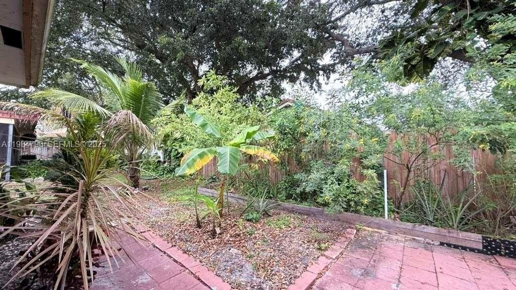 2377 Nw 123rd Ave - Photo 5 of 15