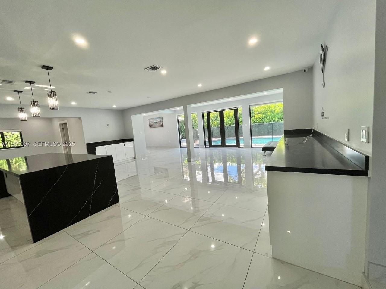 575 Ne 179th Dr #0 - Photo 5 of 16