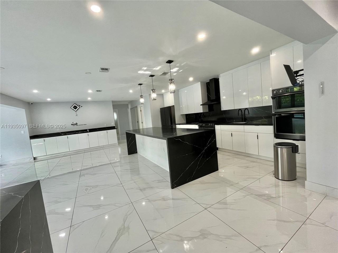 575 Ne 179th Dr #0 - Photo 6 of 16