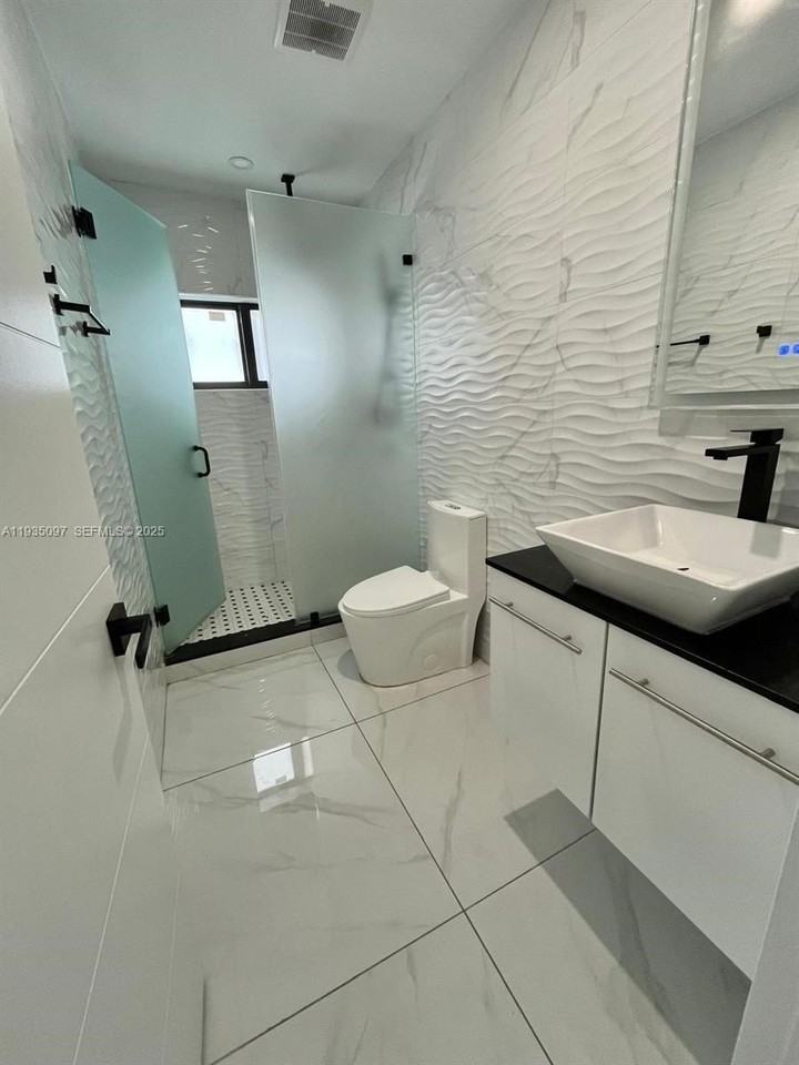 575 Ne 179th Dr #0 - Photo 7 of 16