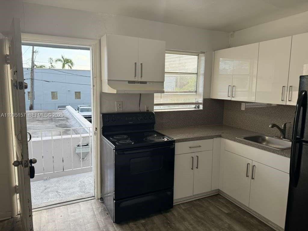 1212 Sw 7th St #2 - Photo 3 of 9