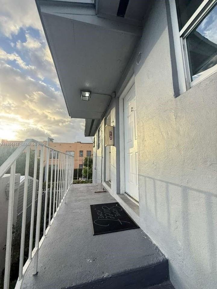 1212 Sw 7th St #2 - Photo 6 of 9