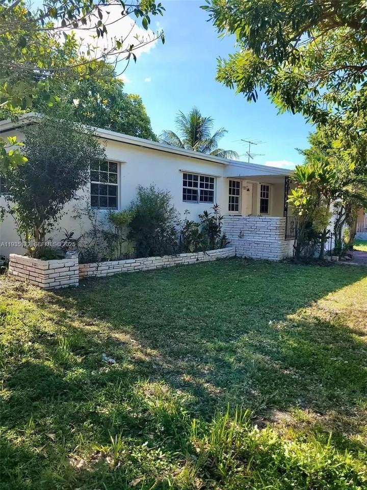 15800 Ne 15th Ave - Photo 2 of 15