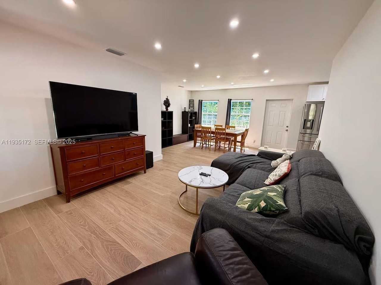 15800 Ne 15th Ave - Photo 3 of 15