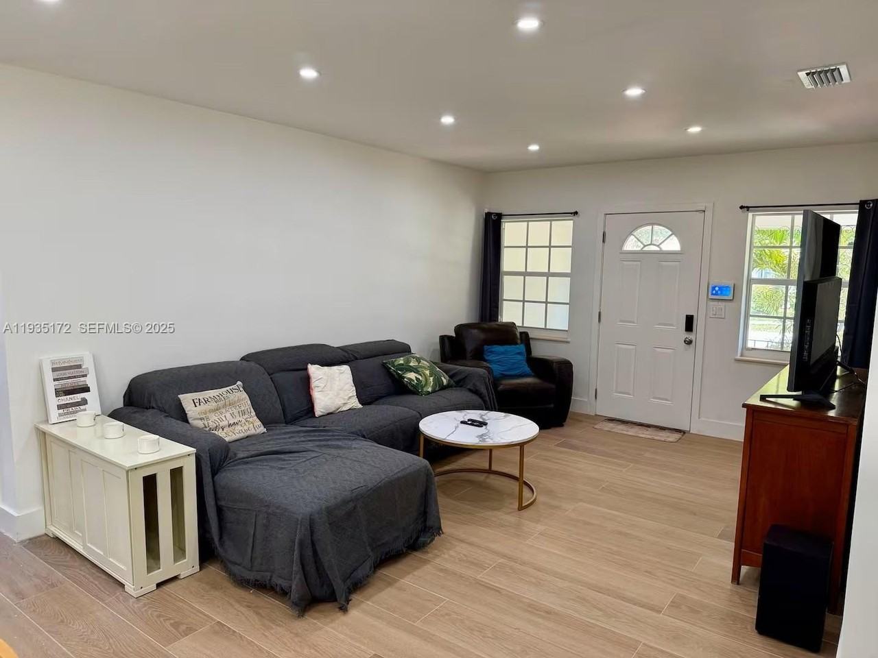 15800 Ne 15th Ave - Photo 5 of 15