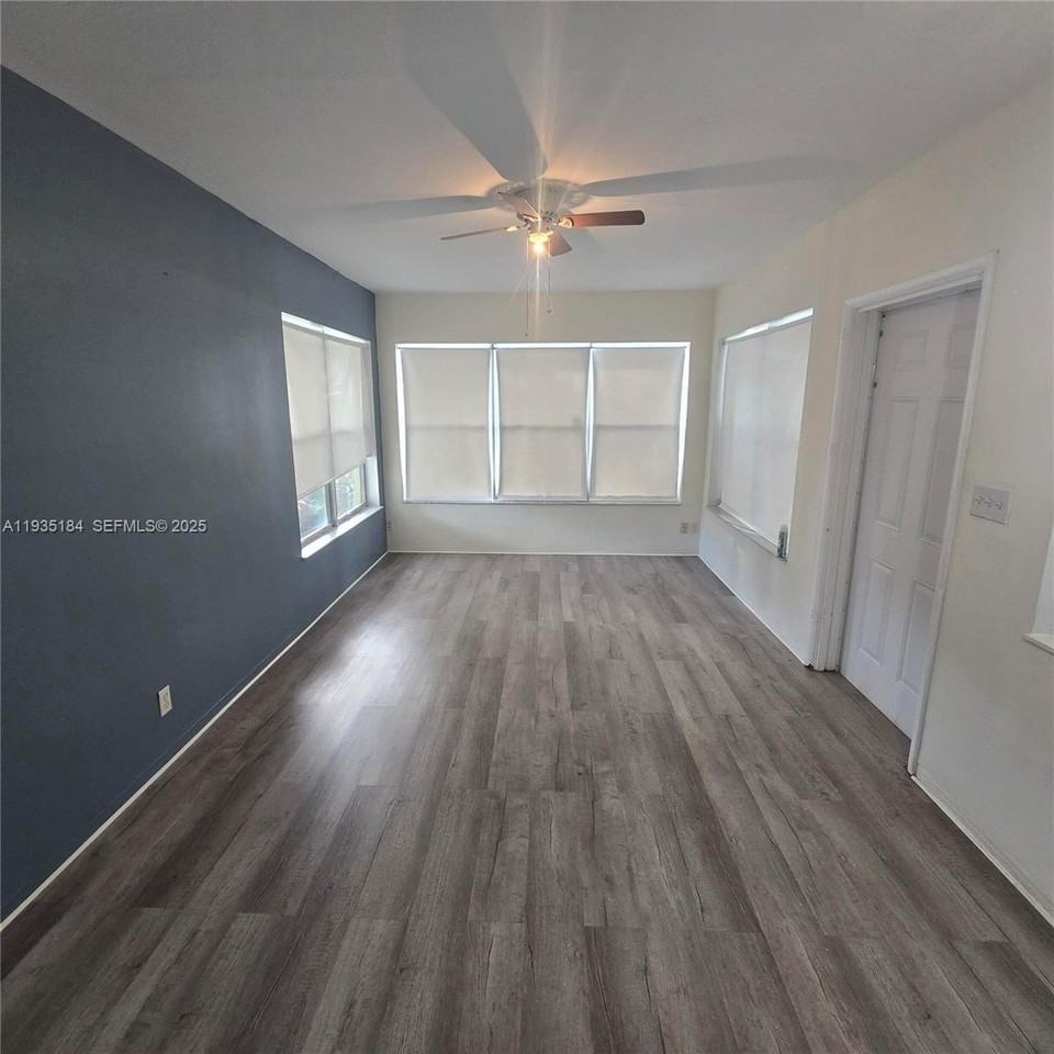 108 Se 10th Ave #REAR - Photo 2 of 11