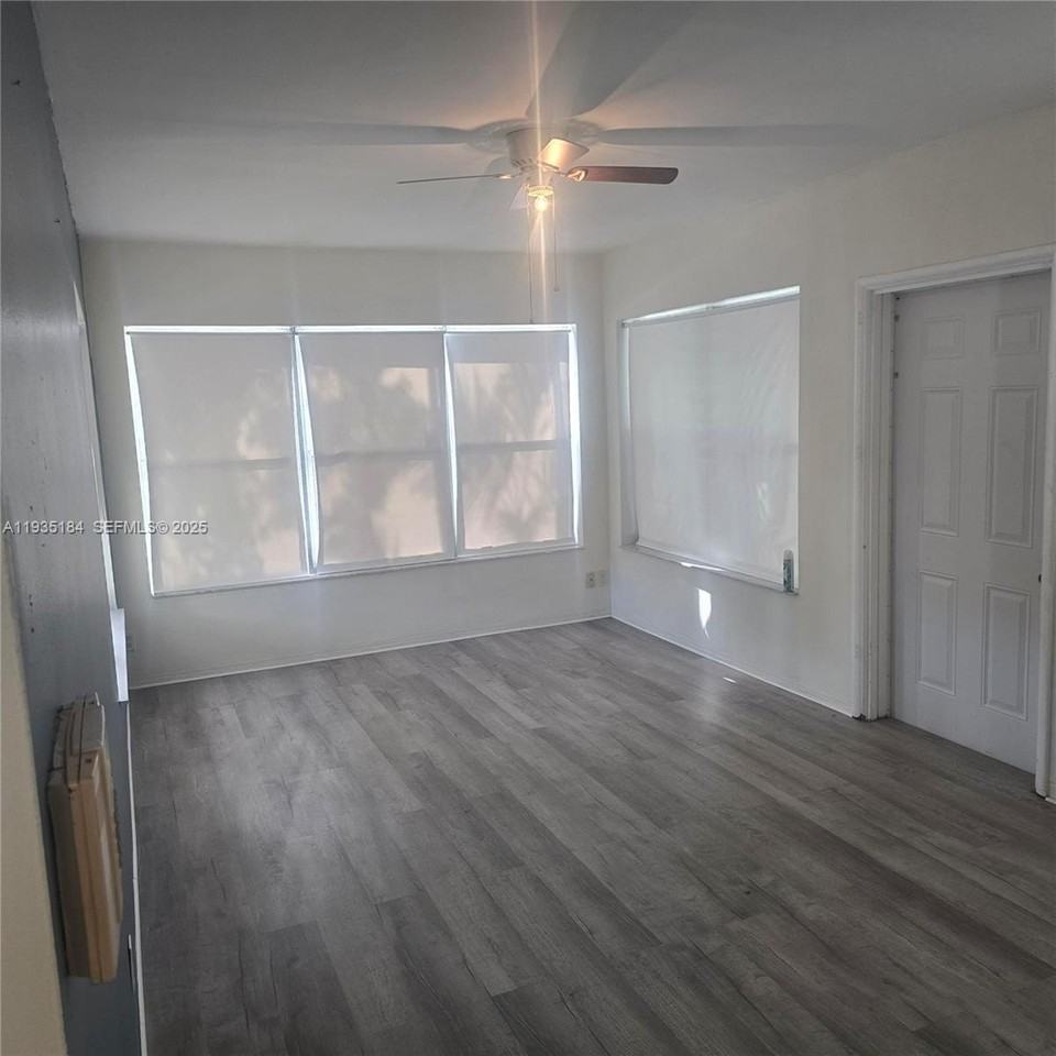 108 Se 10th Ave #REAR - Photo 6 of 11