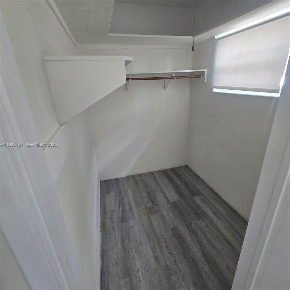 108 Se 10th Ave #REAR - Photo 7 of 11