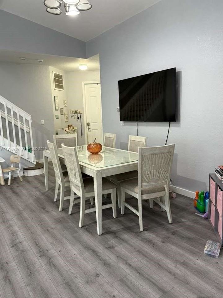 1271 Ne 40th Rd #1271 - Photo 4 of 15