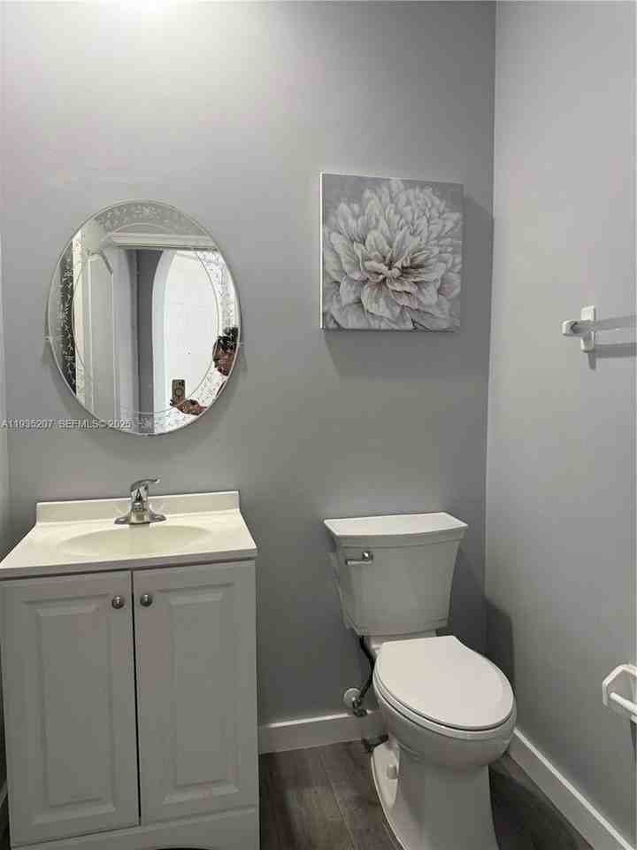 1271 Ne 40th Rd #1271 - Photo 5 of 15