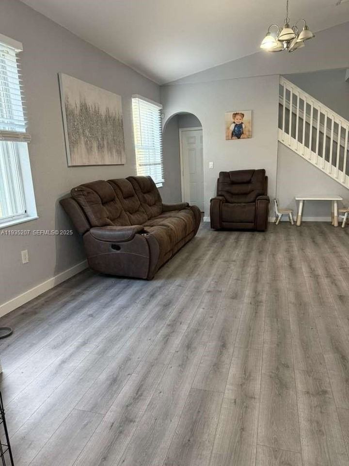 1271 Ne 40th Rd #1271 - Photo 6 of 15