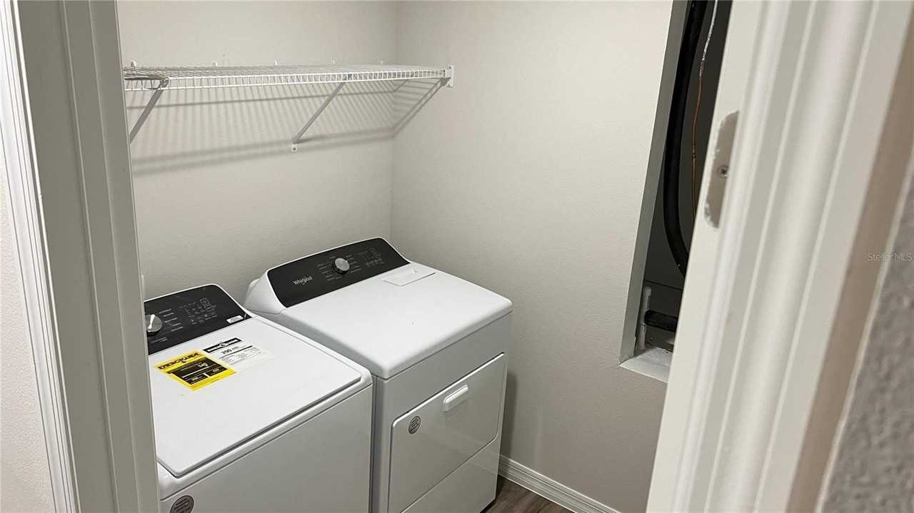 1584 Ellesmere Ave - Photo 3 of 8