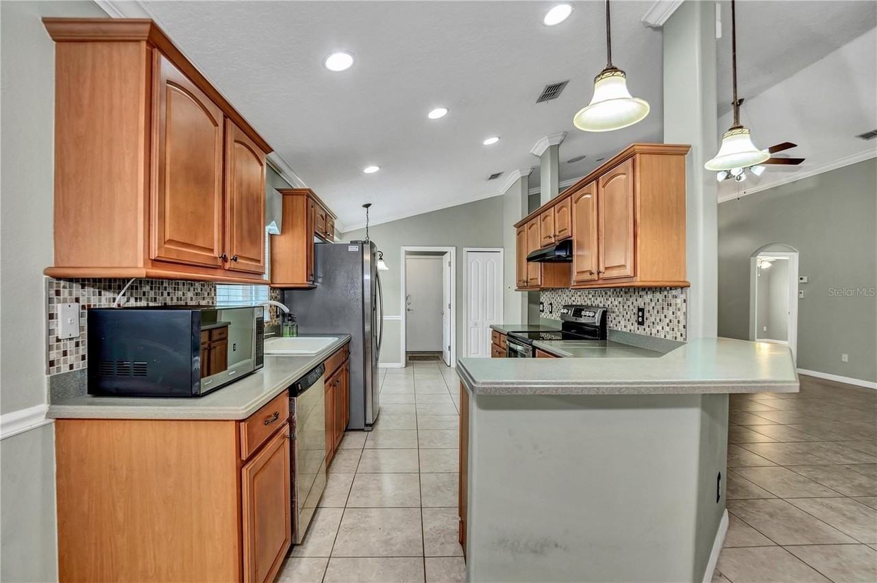 9966 Brodbeck Blvd - Photo 7 of 26