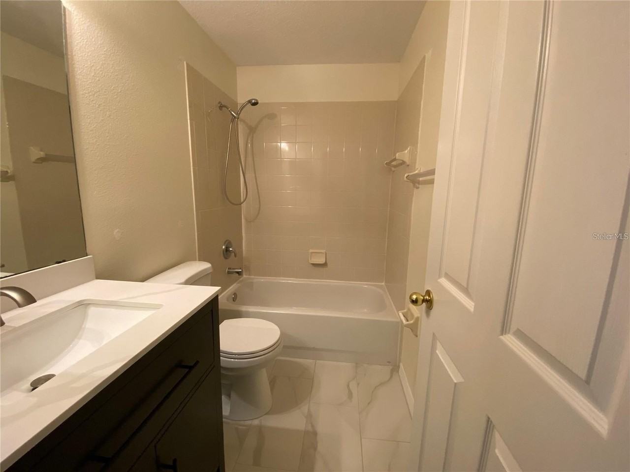 14821 Redcliff Dr - Photo 3 of 6