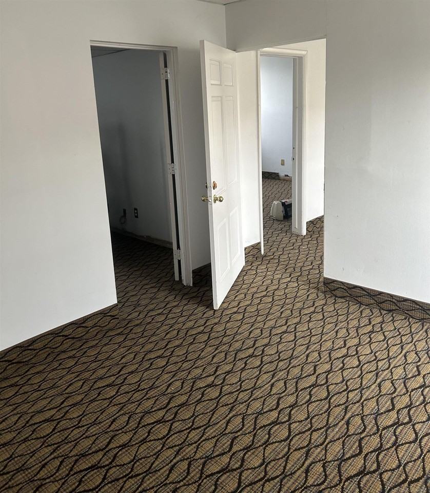 3331 Greenfield Rd - Photo 3 of 11