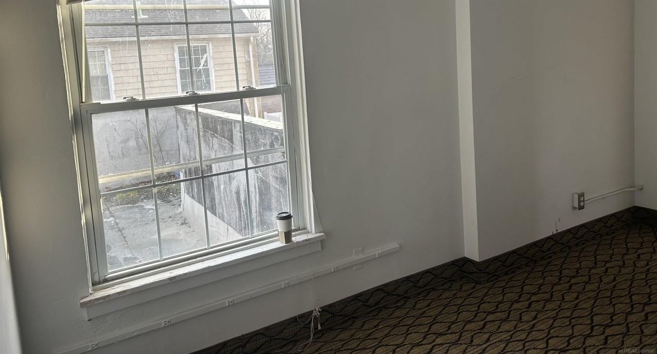 3331 Greenfield Rd - Photo 4 of 11