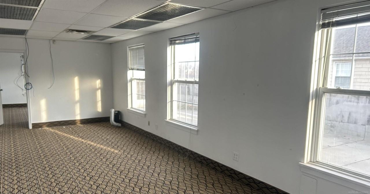 3331 Greenfield Rd - Photo 5 of 11