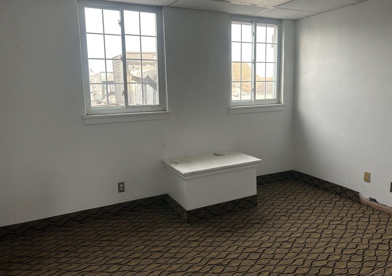 3331 Greenfield Rd - Photo 7 of 11