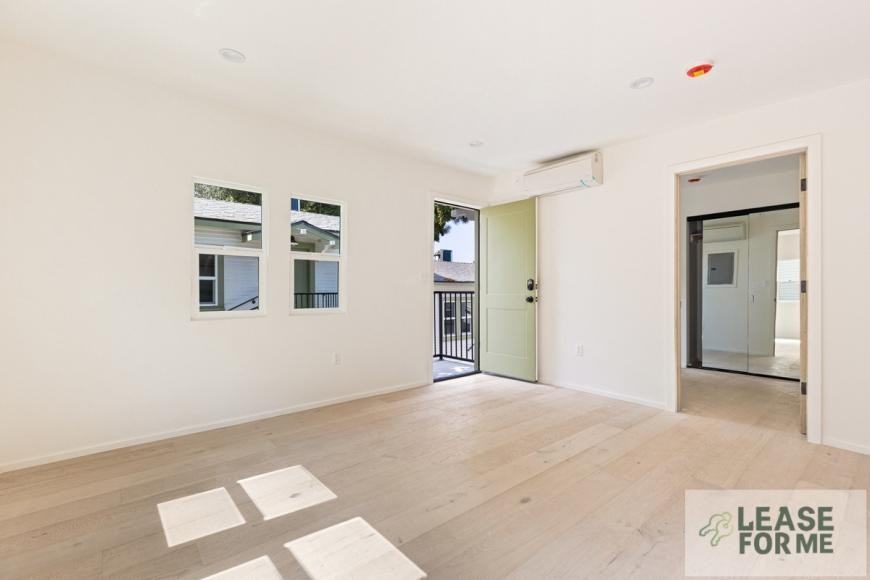 852 Sanborn Ave - Photo 7 of 10