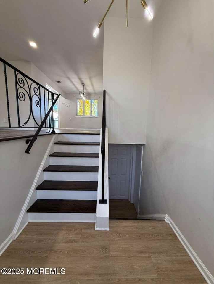 205 Mardale Drive - Photo 5 of 22