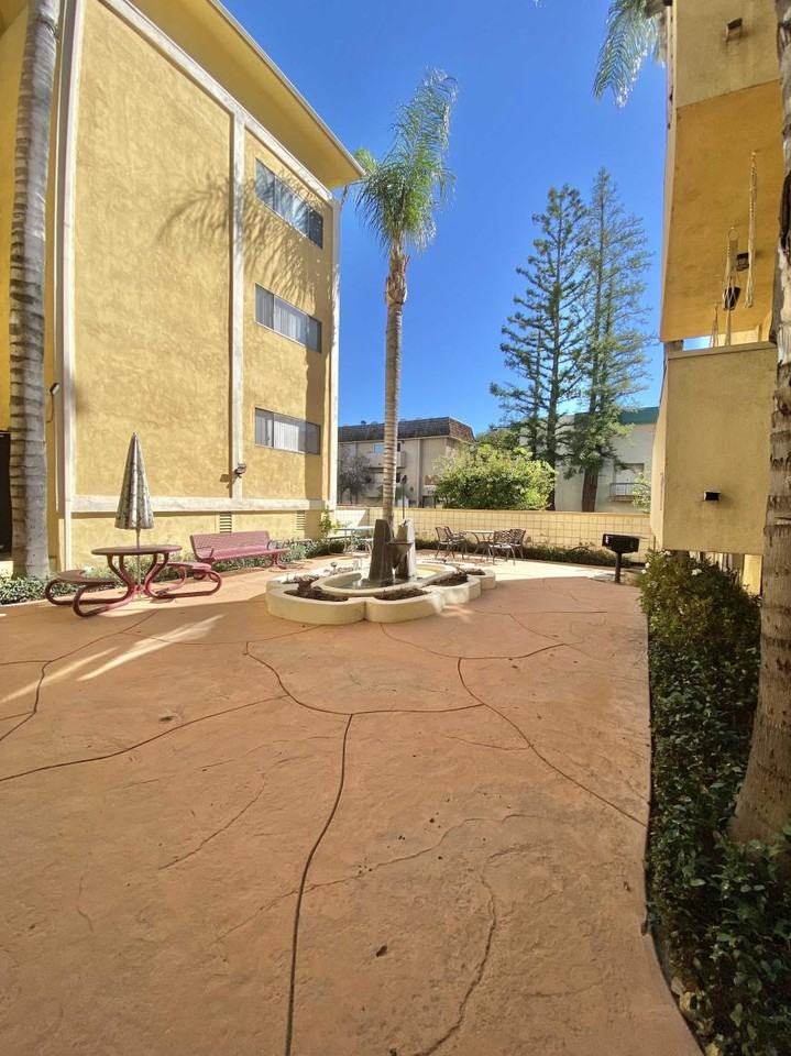 17859 Margate St - Photo 6 of 10