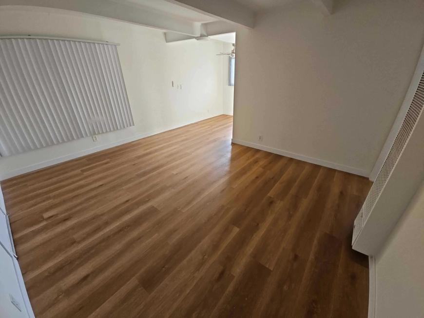 7321 Woodman Ave - Photo 5 of 10