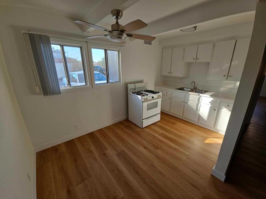 7321 Woodman Ave - Photo 6 of 10