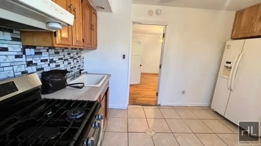 687 E 46th St - Photo 2 of 10