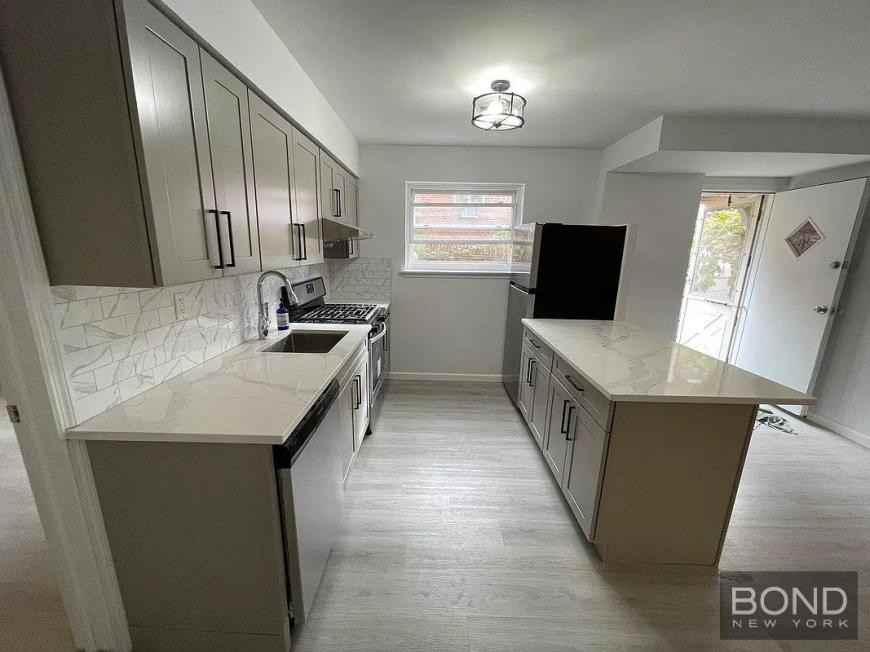 45 Monitor St - Photo 2 of 10