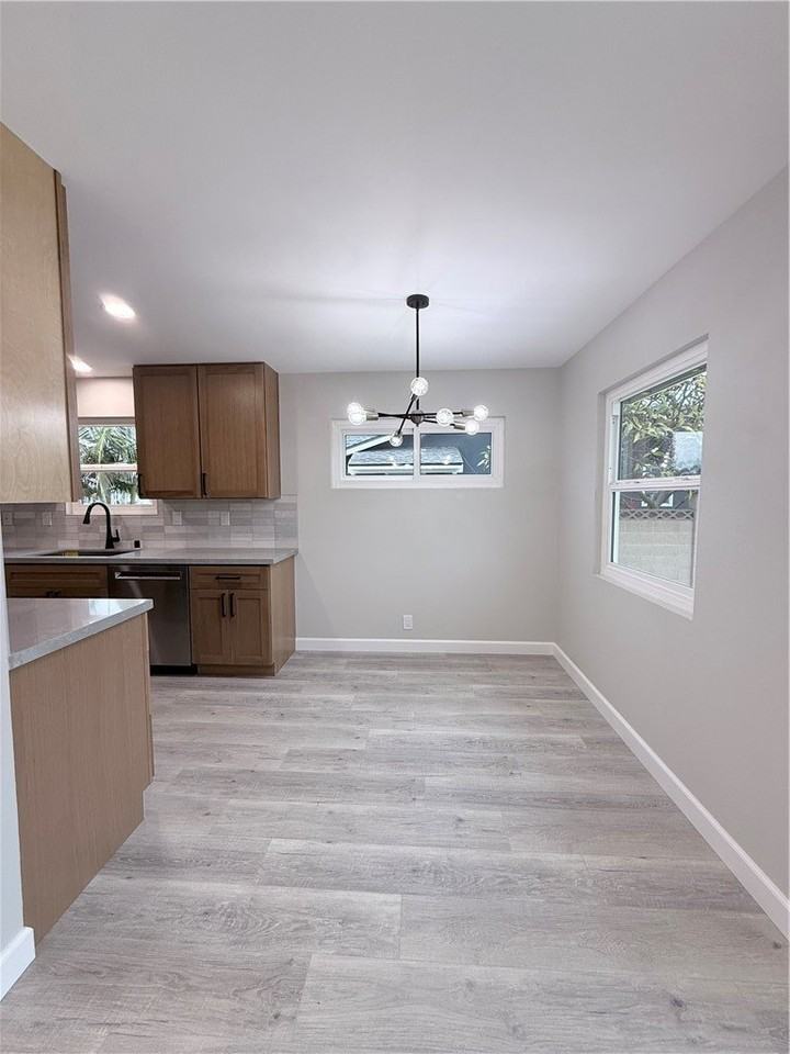 7182 El Verano Dr - Photo 5 of 28