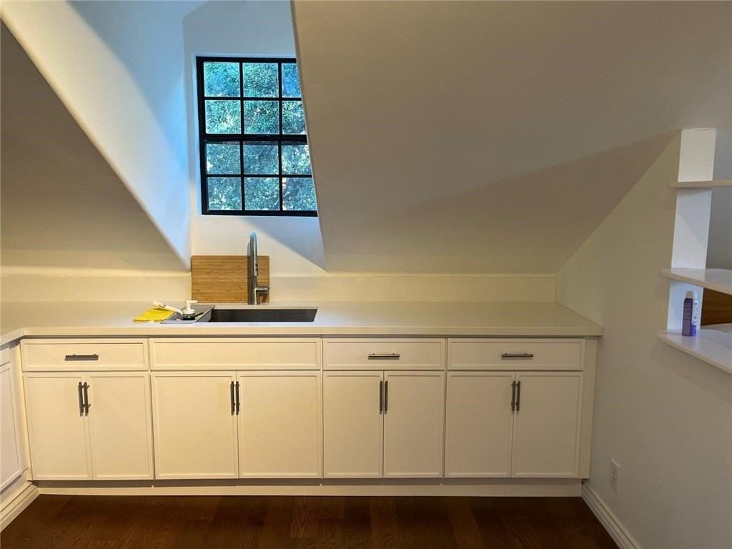 23300 Raymond St - Photo 5 of 9