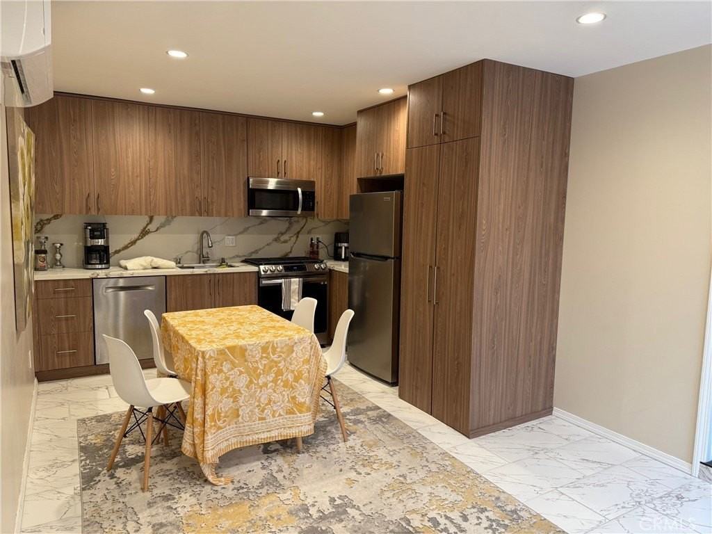 20625 Tuba St - Photo 4 of 11