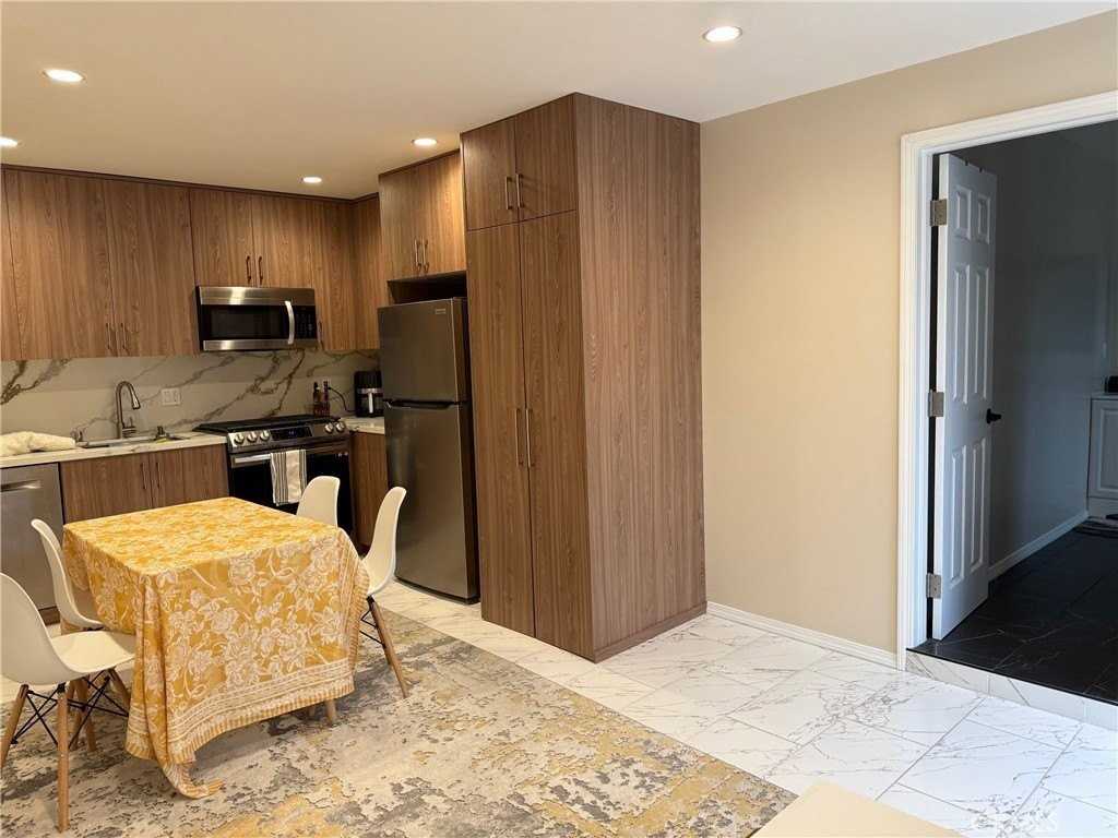 20625 Tuba St - Photo 5 of 11