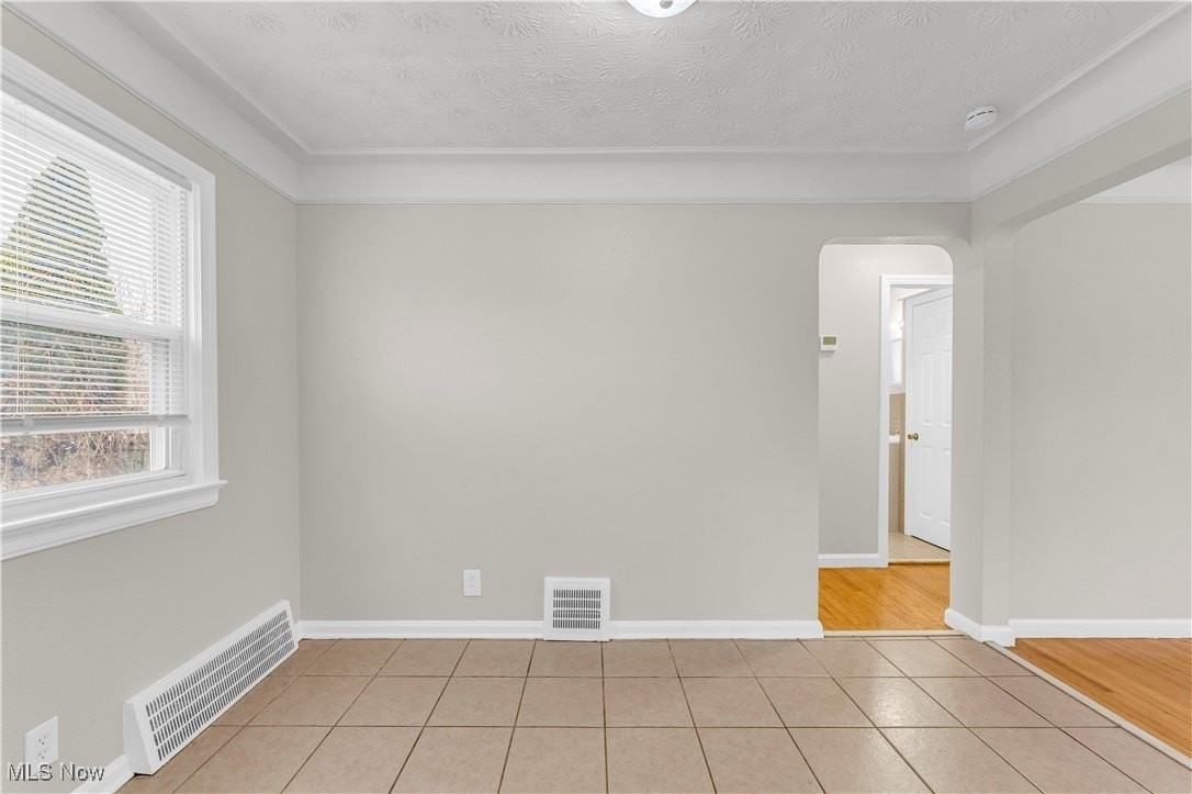 498 E 250th St - Photo 5 of 27