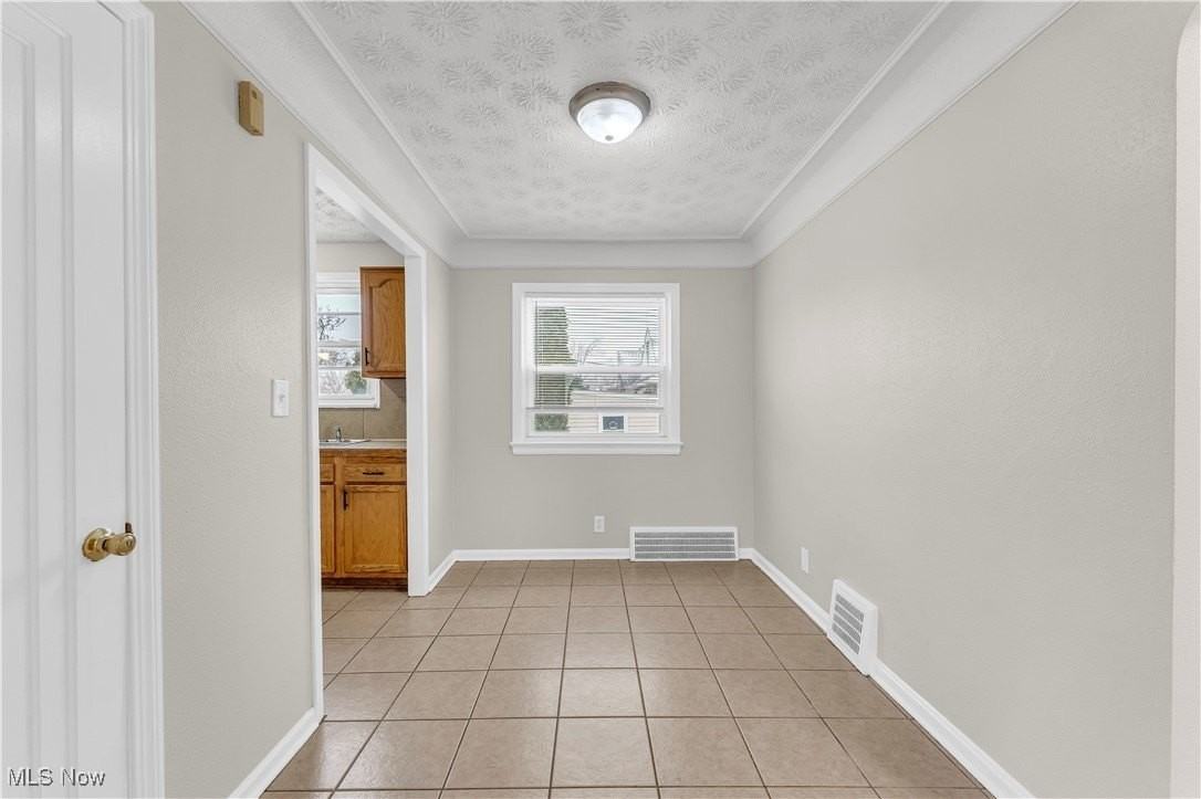 498 E 250th St - Photo 7 of 27