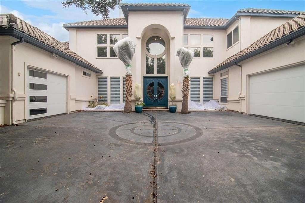 6405 Fox Chase Ln - Photo 3 of 40