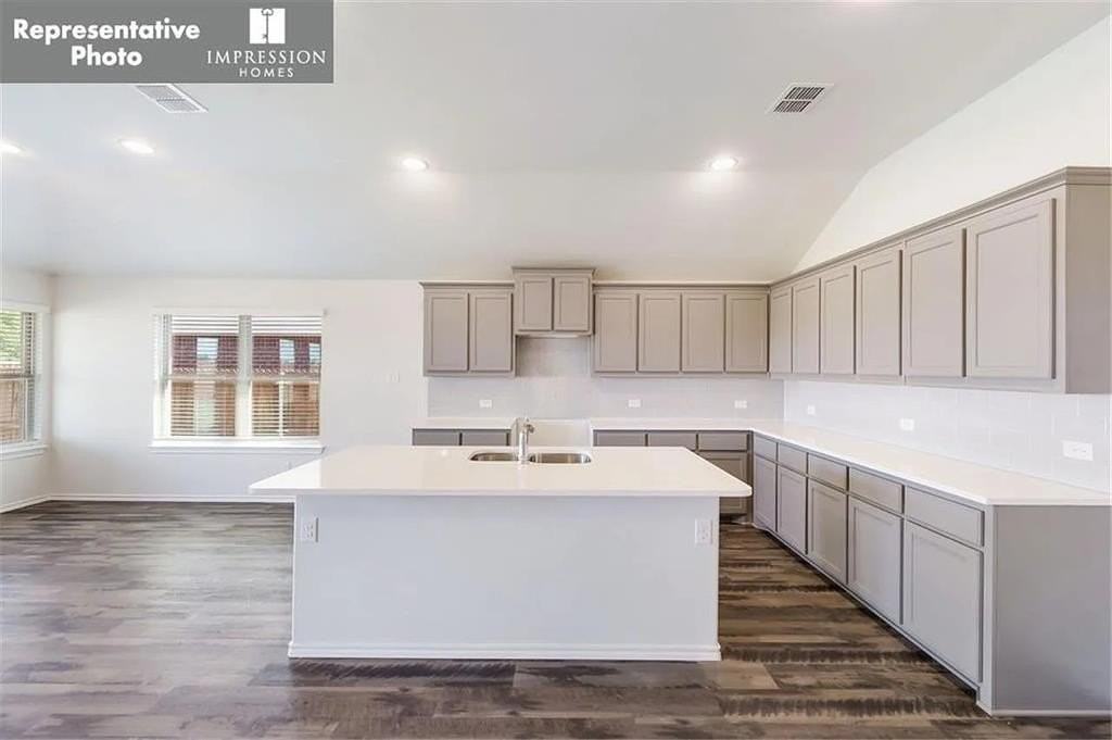 634 Presidio St - Photo 2 of 12