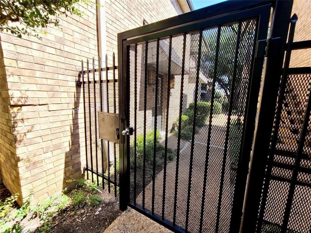 10248 Regal Oaks Dr #A - Photo 4 of 22