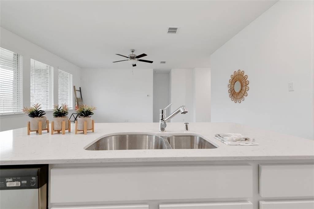 3025 Riddler Way - Photo 5 of 30