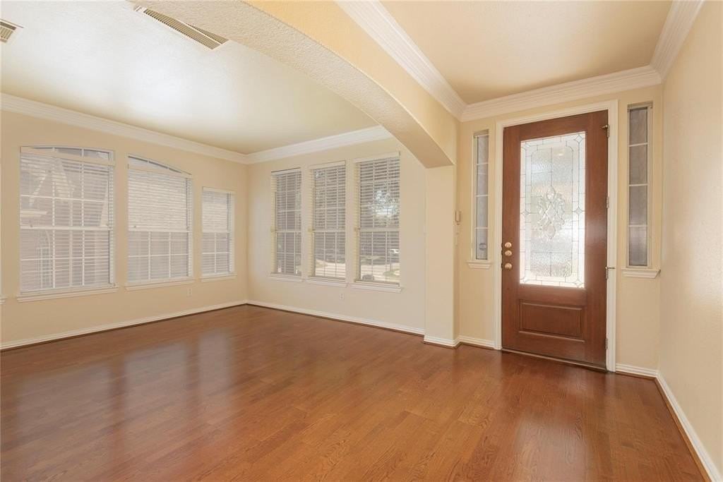 1215 Nocona Dr - Photo 5 of 37