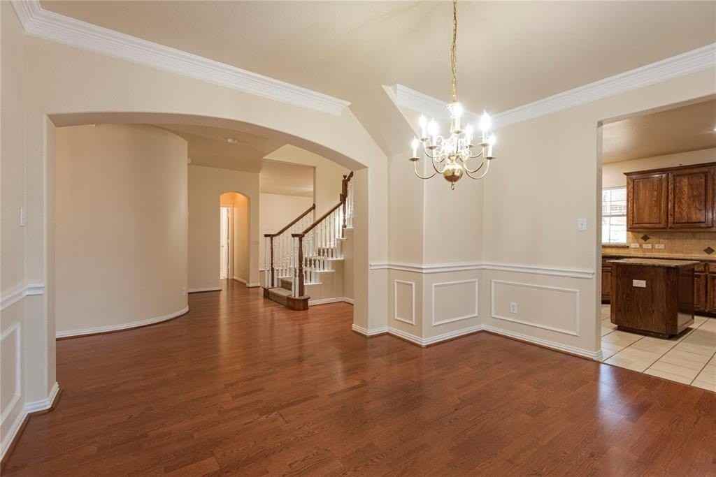 1215 Nocona Dr - Photo 7 of 37