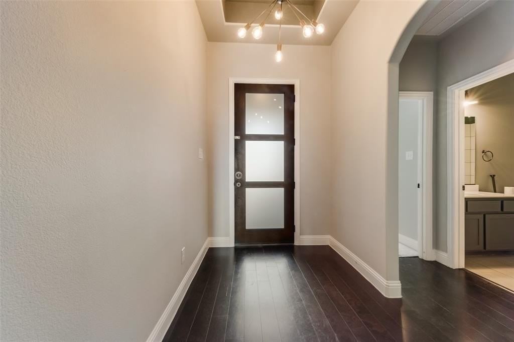 15404 Pioneer Bluff Trl - Photo 3 of 31