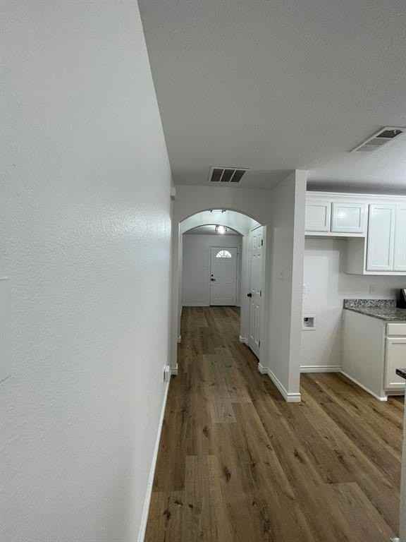 212 Mineral Wells St - Photo 2 of 16