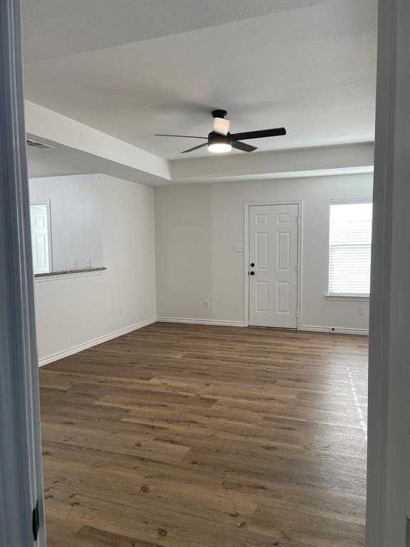 212 Mineral Wells St - Photo 7 of 16