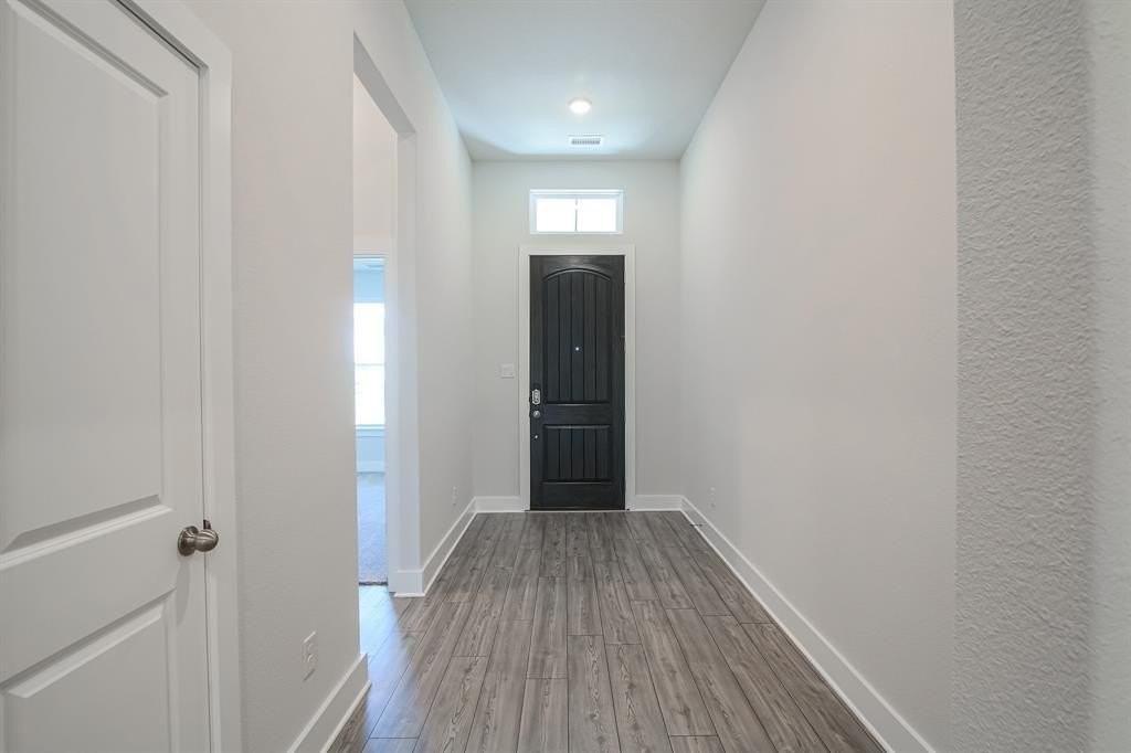 917 Hawthorn Ln - Photo 3 of 24