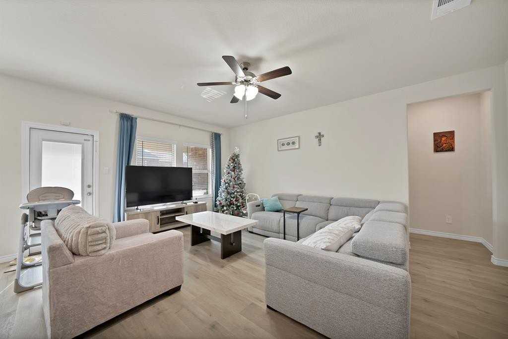 10108 Sunnyview Ln - Photo 2 of 24