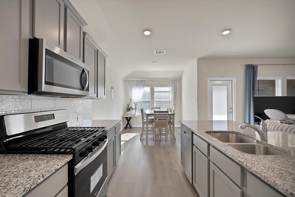 10108 Sunnyview Ln - Photo 3 of 24