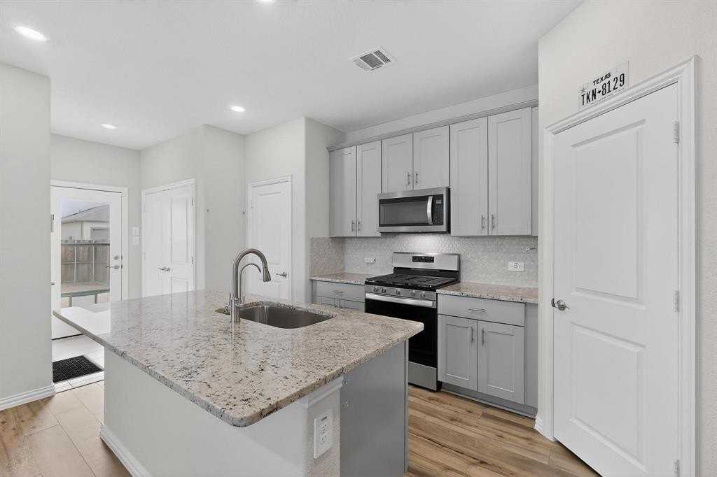 2927 Brittlebush Dr - Photo 7 of 35